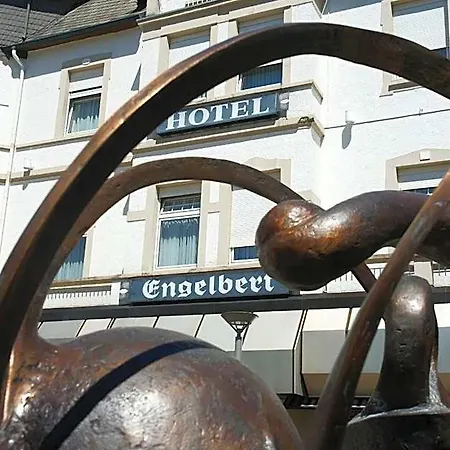 Engelbert 3*