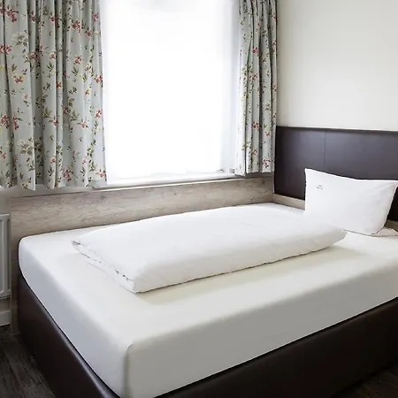 Hotell Engelbert 3*